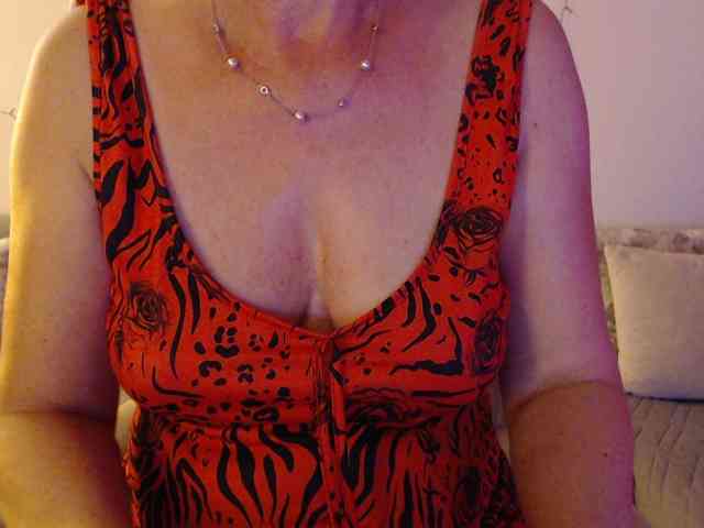 goodSnowQueen webcam