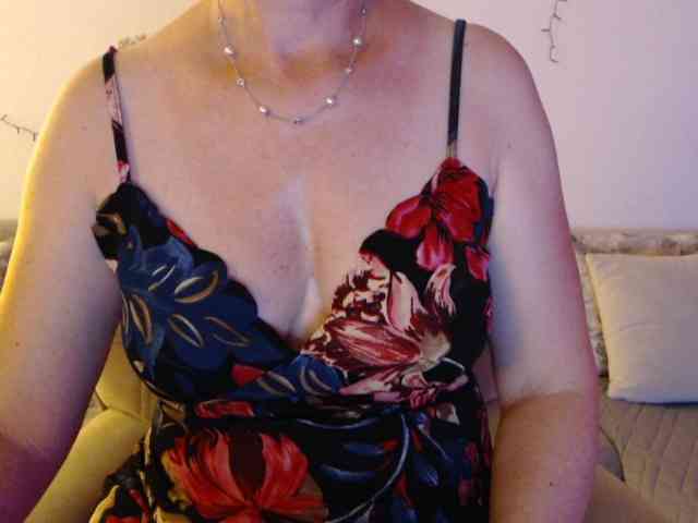 goodSnowQueen webcam