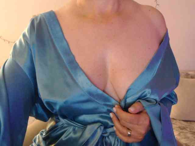 goodSnowQueen webcam