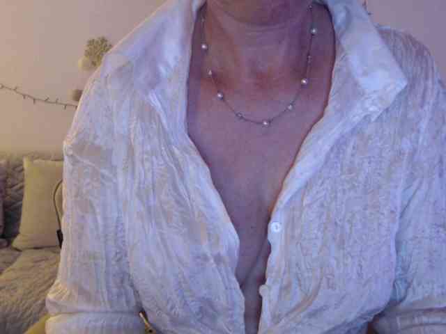 goodSnowQueen webcam
