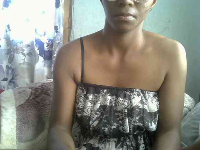 ElianeXhot webcam