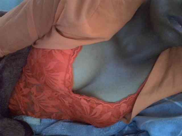 ElianeXhot webcam