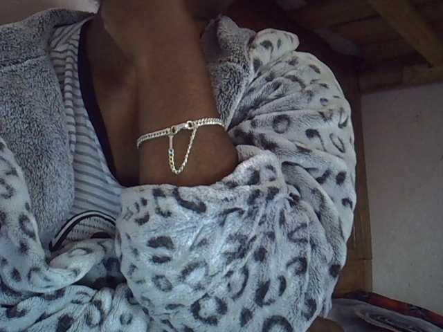 Angelinah75, en vivo ahora en BongaCams