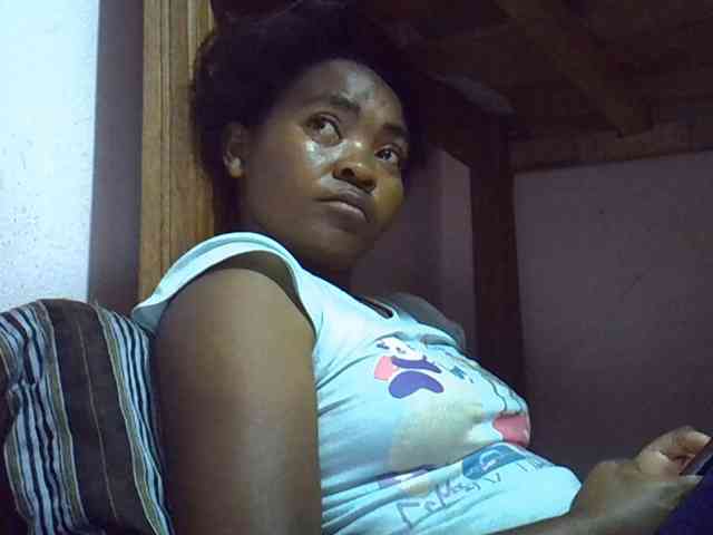 Angelinah75 webcam