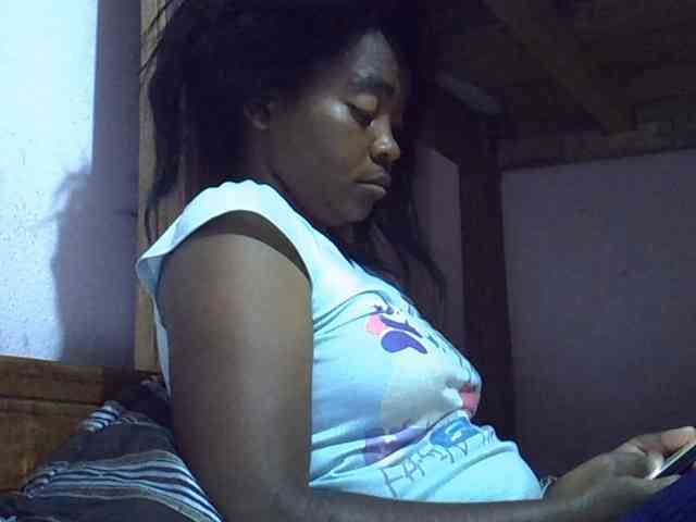 Angelinah75 webcam