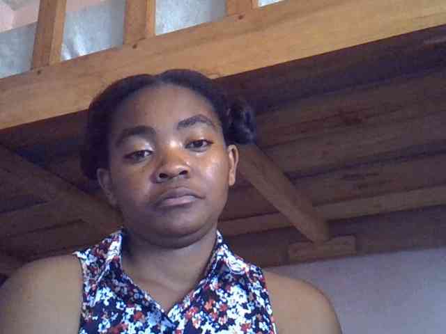 Angelinah75 webcam