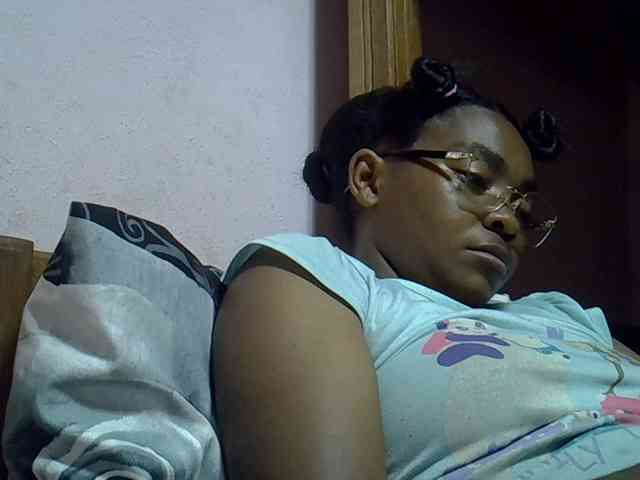 Angelinah75 webcam