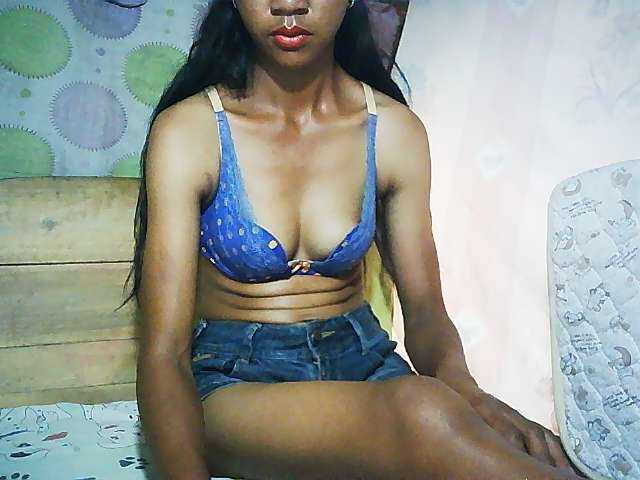 Ginahhot live cam on BongaCams