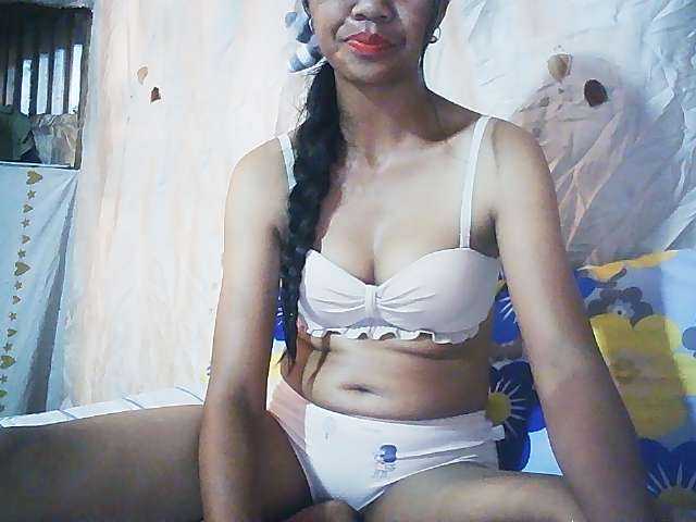 Ginahhot — live female cam