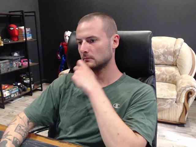 MihasikD Sex Cam Show