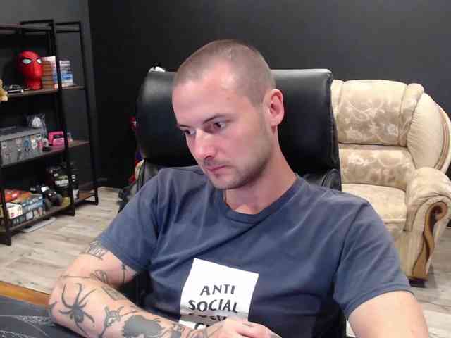 MihasikD Sex Cam Show