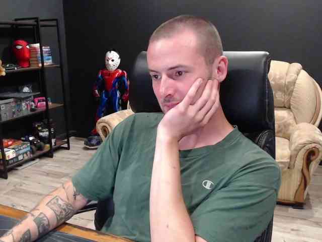 MihasikD Sex Cam Show