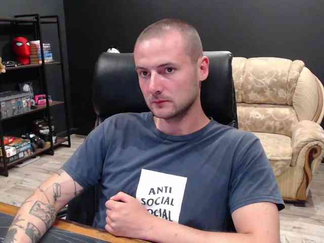 MihasikD Sex Cam Show