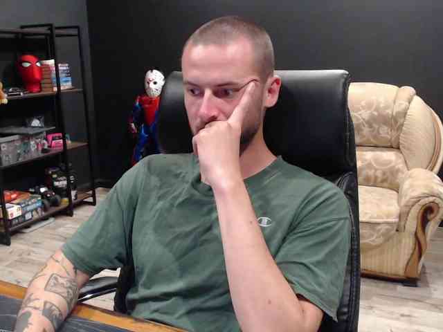 MihasikD Sex Cam Show