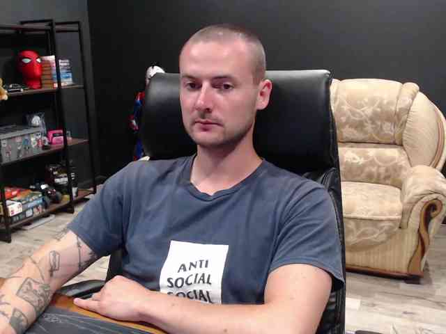 MihasikD Sex Cam Show