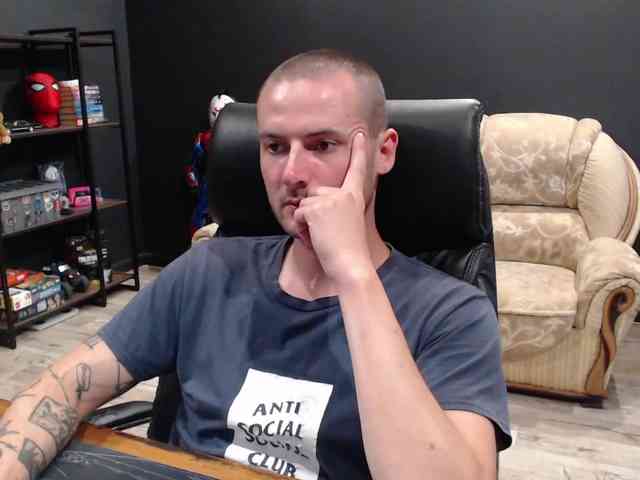 MihasikD Sex Cam Show