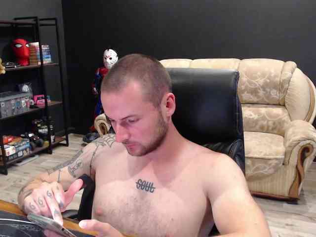 MihasikD Sex Cam Show