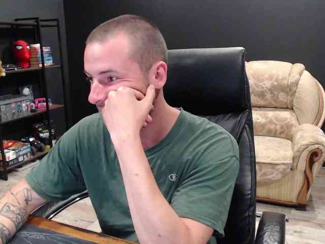 MihasikD Sex Cam Show