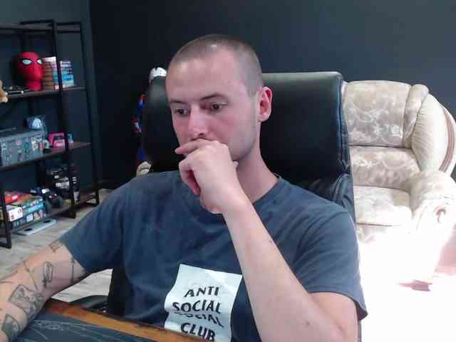 MihasikD Sex Cam Show