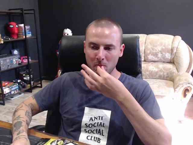 MihasikD Sex Cam Show
