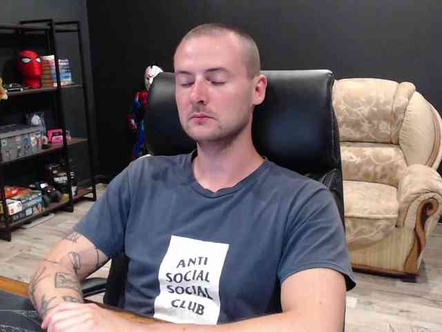MihasikD Sex Cam Show