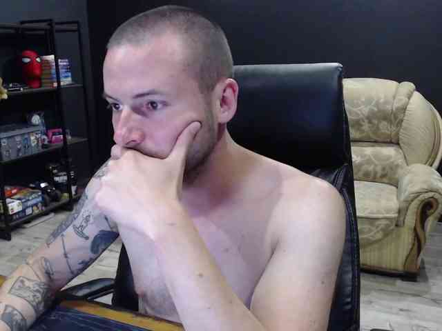 MihasikD Sex Cam Show