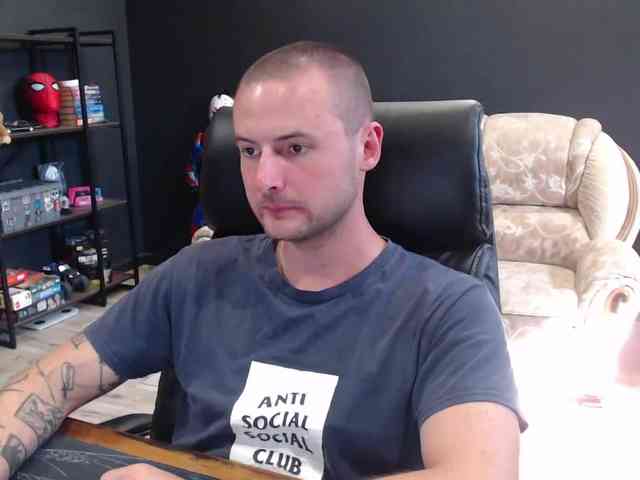 MihasikD Sex Cam Show