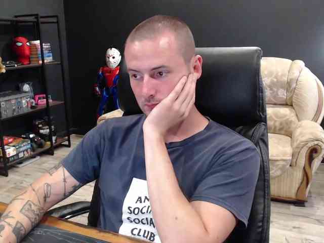 MihasikD Sex Cam Show