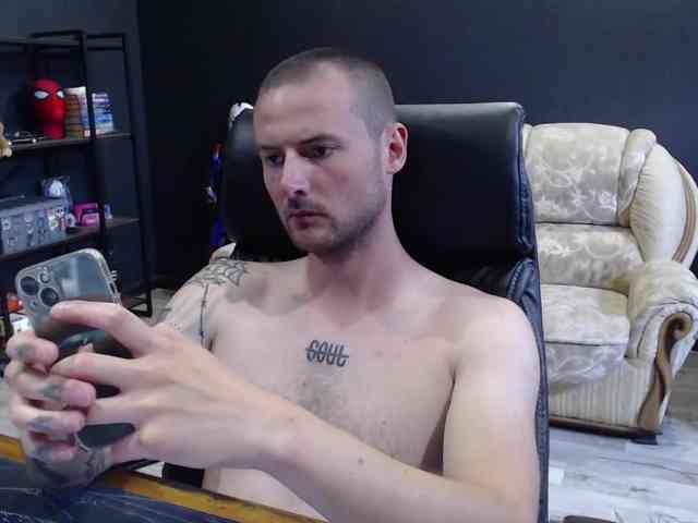MihasikD Sex Cam Show