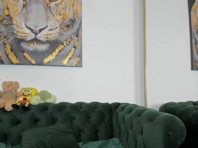 AnnaKarin live webcam show