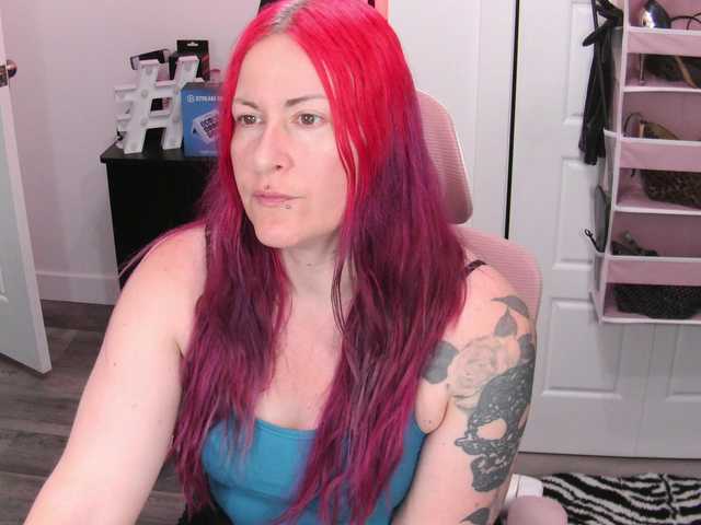 gennyrock live cam on BongaCams
