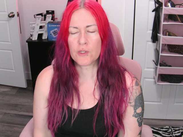 gennyrock live cam on BongaCams