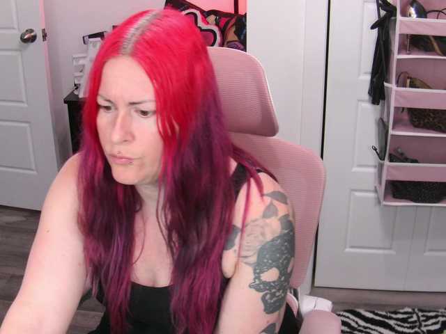 gennyrock live cam on BongaCams