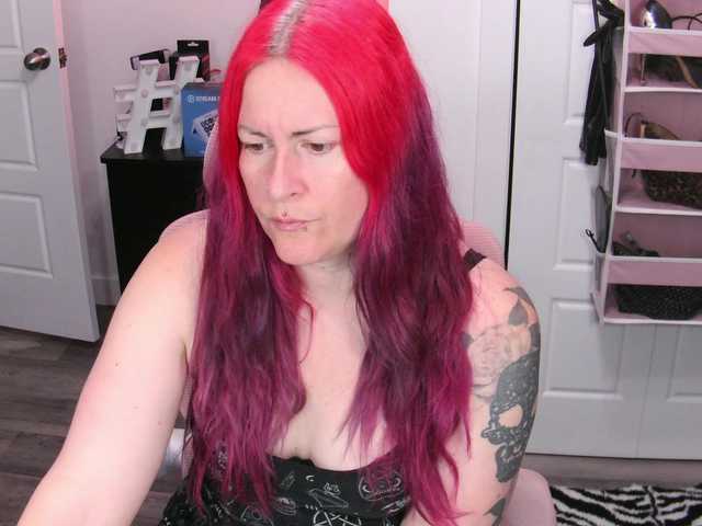 gennyrock live cam on BongaCams