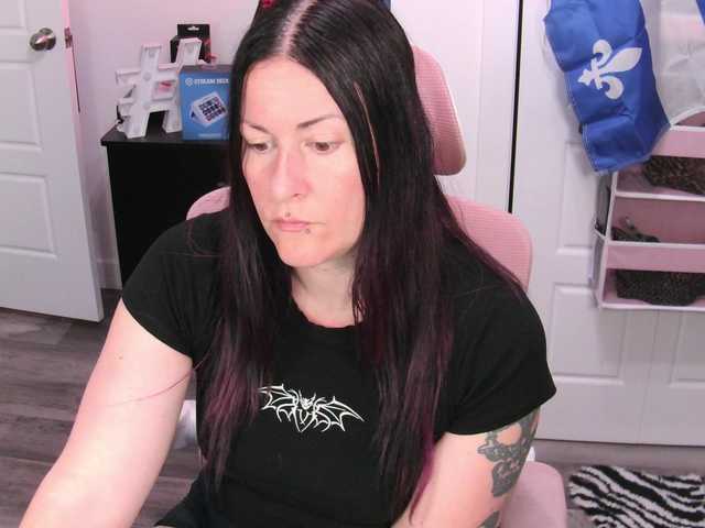 gennyrock live cam on BongaCams
