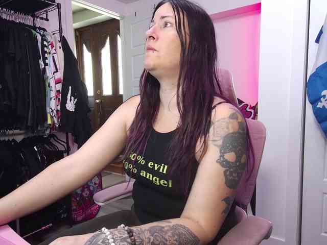 gennyrock Live Webcam on BongaCams