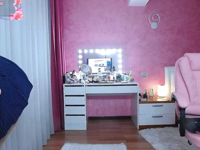 le modèle Miss-Kora est en webcam porno dans un show sur le site bongacams, il possède les tags suivants: White/Caucasian,Blonde,Shaved