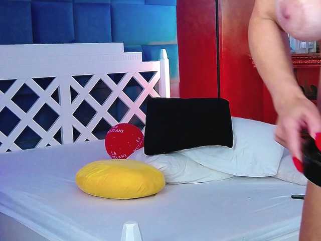 Miss-Kora live webcam show