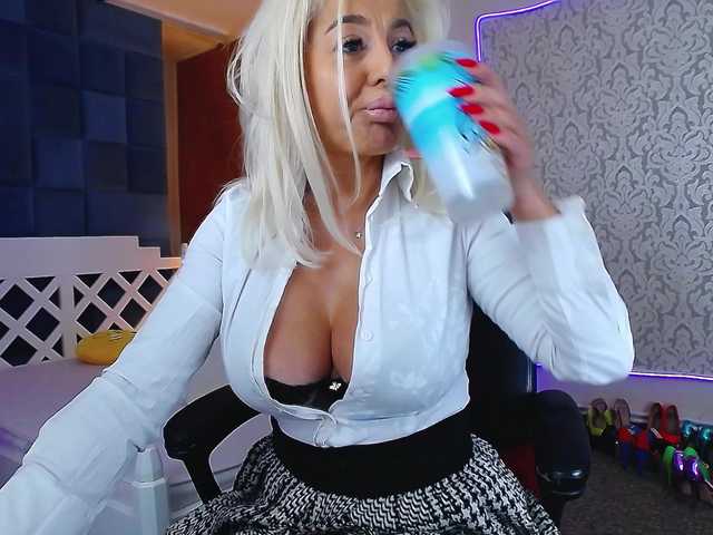 Miss-Kora live cam on BongaCams