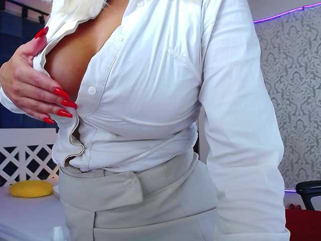 Miss-Kora live cam on BongaCams