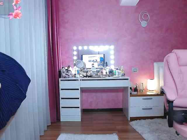 Miss-Kora webcam