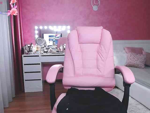 Miss-Kora webcam