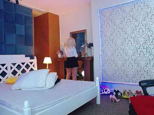 Miss-Kora webcam