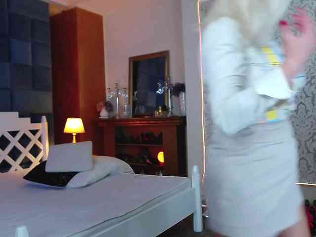 Miss-Kora webcam