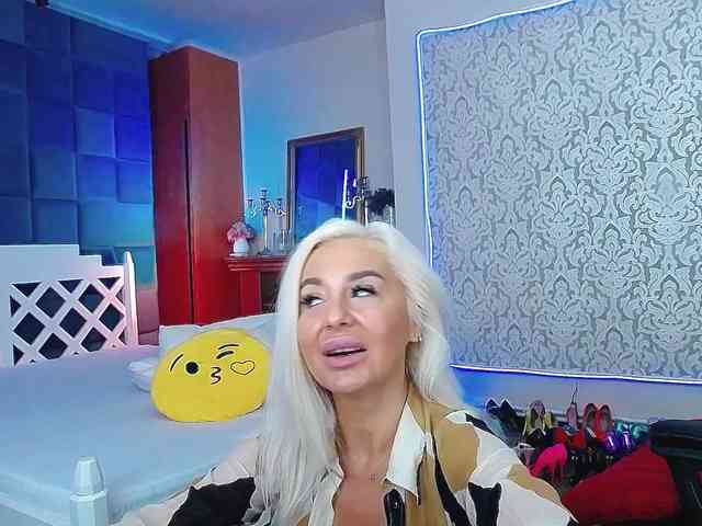 Miss-Kora webcam