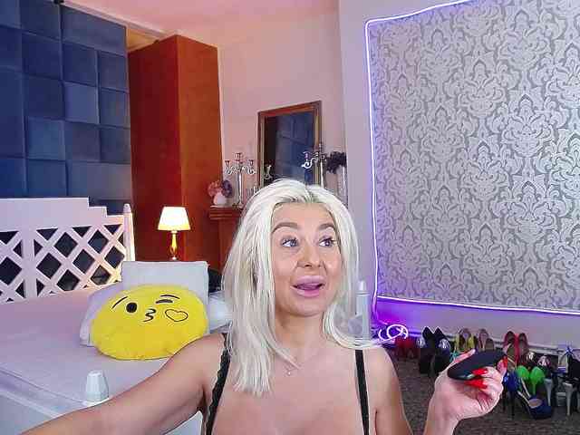 Miss-Kora webcam