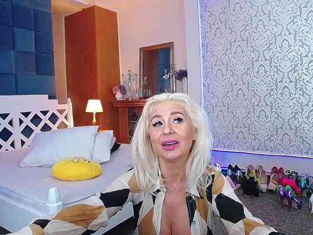Miss-Kora webcam