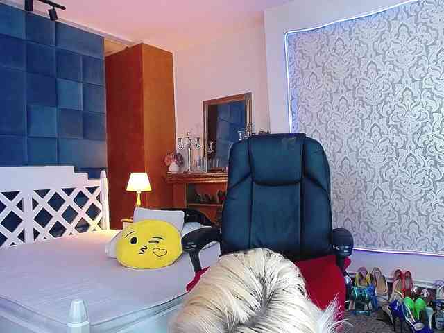Miss-Kora webcam