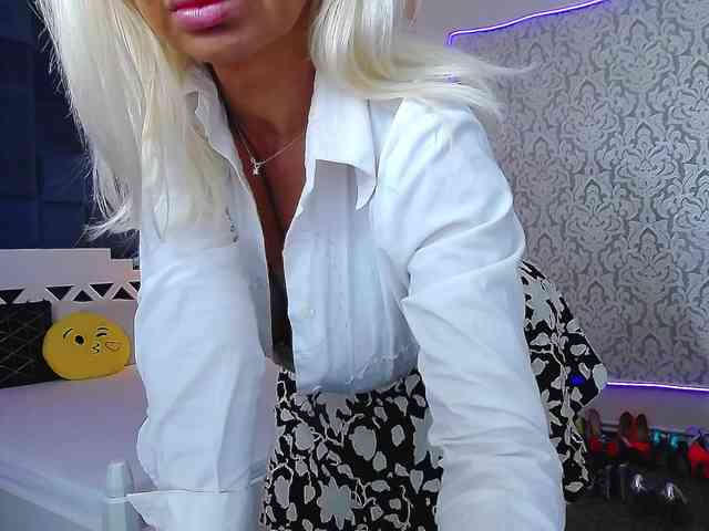 Miss-Kora webcam