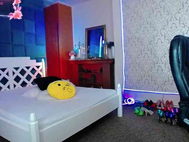 Miss-Kora webcam